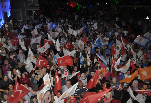 AK Parti Zaferini Kutladı