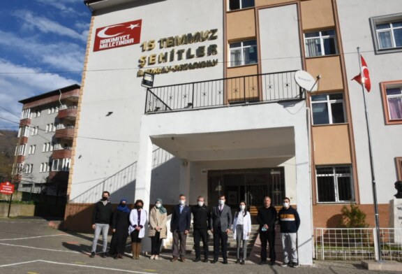 ACAR’DAN BORÇKA 15 TEMMUZ ŞEHİTLER İLKOKULU/ORTAOKULUNA ZİYARET