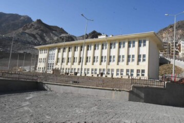 YENİ YUSUFELİ’DE YENİ EĞİTİM BİNALARI YÜKSELİYOR