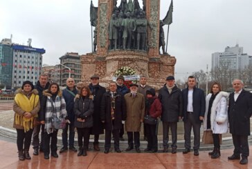 İSTANBUL’DA ARTVİN’LİLER TAKSİM ATATÜRK ANITINDA BİR ARAYA GELDİLER.